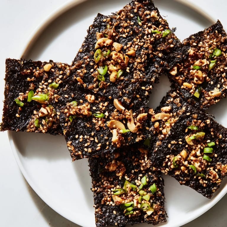 Golden-brown, baked Snacks de Vague Surf, a healthy vegan snack made with nori.